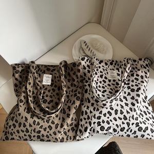 Sac à bandoulière unique coréen en velours côtelé de grande capacité <span class=keywords><strong>Littérature</strong></span> et art Conceptions Sac à main réutilisable de poche pliable à transport facile - Product Image 5