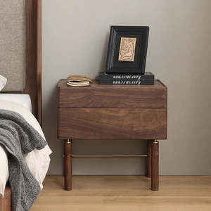 โต๊ะข้างเตียงไทเลอร์หรูหราพร้อมพื้นผิวไม้ระดับพรีเมี่ยมดีไซน์ทันสมัยและการจัดเก็บที่กว้างขวางสำหรับการตกแต่งห้องนอนที่ทันสมัยและทุกวัน - Product Image 1