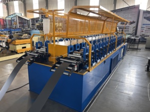 Machine de fabrication de poteaux de clôture <span class=keywords><strong>Colorland</strong></span> populaire en Australie, machine de formage de profilés de clôture avec moteur à engrenages PLC, facile à utiliser, 380V - Product Image 5