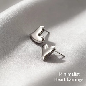 Boucles d'oreilles clous en acier inoxydable, forme cœur irrégulier et perle, pour femme, bijoux minimalistes pour piercing d'oreille, étanches, anti-allergiques, usage quotidien - Product Image 1