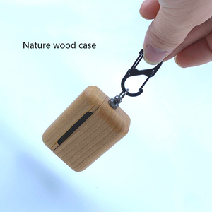 Étui magnétique en bois de bambou pour écouteurs Pro 1ère et 2ème génération - avec crochet de suspension - Product Image 5