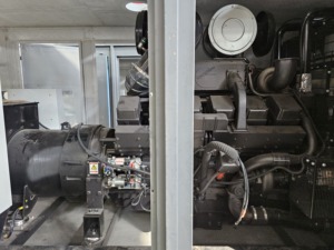 Groupe électrogène triphasé super silencieux à bas prix 50kVA 80kVA 100kVA avec P-YU100 1. Conception pour châssis ouvert silencieux - Product Image 6