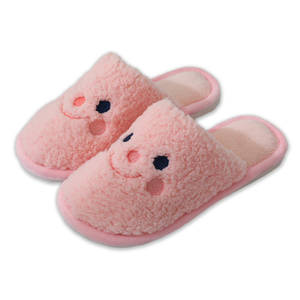 Échantillon gratuit de pantoufles en forme de vache pour femmes, pantoufles en peluche, pantoufles d'hiver mignonnes - Product Image 2