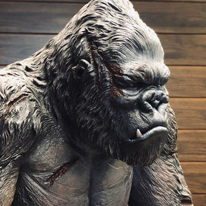 Estatua de chimpancé realista a gran escala, estatuilla de Rey Mono FRP hecha a mano de resina - Product Image 2