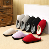 Chaussons d'intérieur doux et chauds en peluche, motif losanges classiques, prix d'usine en gros, logo personnalisé