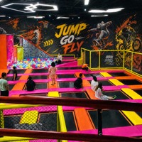Parc de trampolines populaire pour adultes, taille personnalisée, matériau ABS hautement élastique, utilisation intérieure/extérieure, capacité maximale >500 kg