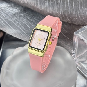 Montre à quartz de luxe à cadran carré avec bracelet en silicone multicolore, boîtier doré vintage, accessoire de mode élégant pour femme, cadeau - Product Image 4