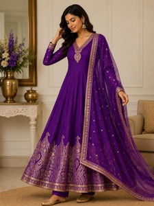 Robe Anarkali longue en soie romaine écologique avec pantalon en Chanderi et ensemble dupatta en Georgette de renard doux brodé de sequins - Product Image 4