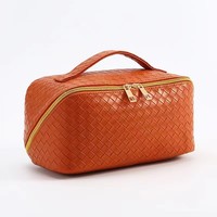 2024 NOUVEAU YCH Trousse de toilette de voyage étanche personnalisée Trousse de maquillage cosmétique en cuir Pochette cosmétique de voyage en cuir