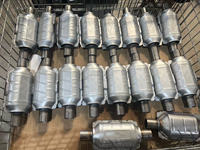 Grosir dilengkapi dengan 2 "-3". 5 konverter katalis baja tahan karat mobil/truk katalis knalpot dengan standar OBD1-2 Euro1-5