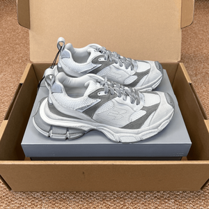 Zapatillas Deportivas Unisex Blancas y Grises con Malla Gruesa, con Cordones, Casuales, para Correr - Product Image 2