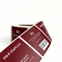 Rouleaux d'étiquettes adhésives en vinyle mat imperméables haut de gamme avec formes personnalisées et couleurs CMYK pour la promotion
