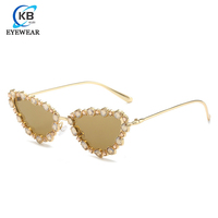 Nouvelles lunettes de soleil œil-de-chat pour femme, haut de gamme, ornées de diamants, monture métallique triangulaire, verres faits main, logo lettres anglaises, transfrontalier