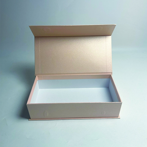 Scatola Regalo di Lusso con Coperchio a Ribalta in Cartone Rigido da 2mm, Chiusura Magnetica, Materiali Riciclati, Laminazione Lucida, Pronta per la Spedizione - Product Image 5