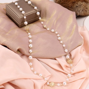 Long collier femme coréenne mode perle décoration chaîne couronne pendentif chaîne européenne et américaine rétro chandail chaîne - Product Image 1