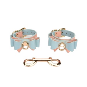 Set de Siete Productos para Adultos: Collares, Esposas, Grilletes para Tobillos, Accesorios de Cuero, Corbatas, Juguetes Eróticos BDSM - Product Image 1
