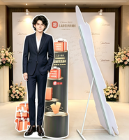 Standee en PVC grand format en forme humaine, imprimé sur mesure, en carton ondulé pliable pour magasin de détail