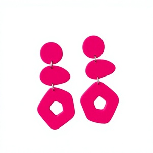 Boucles d'oreilles géométriques en résine et bois, fantaisie, noires et marron, style bohème, plaquées or, bijoux tendance pour femme, pour soirée - Product Image 2