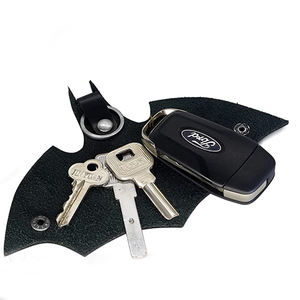 Porte-clés chauve-souris en cuir pour hommes et femmes, étui de porte-clés de <span class=keywords><strong>voiture</strong></span>, porte-clés en cuir pour hommes et femmes - Product Image 3