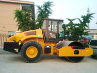 Compacteur vibrant XS163J de 16 tonnes disponible avec garantie d'un an, tambour à blocs convexes en option pour scénarios de sols spéciaux