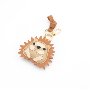 Porte-clés en cuir mignon en forme de hérisson avec détails à pointes - Product Image 6