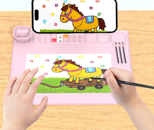 แผ่นรองวาดภาพซิลิโคน OEM & ODM ปลอดสาร BPA พร้อมถ้วยสำหรับเด็ก แผ่นรองงานศิลปะซิลิโคนแบบกำหนดเอง แผ่นรองวาดภาพนุ่ม ทนทาน - Product Image 3