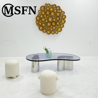 Von Moderner Kunst Inspirierte Polierte Metall-Couchtische mit Dunkel Getönter Acrylplatte, Stromlinienförmiger Basis und Geschwungener Unregelmäßiger Oberfläche für Zuhause