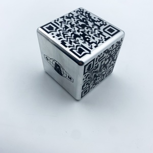 Étiquettes de code QR personnalisées, métal anodisé, cartes d'information gravées au laser - Product Image 3