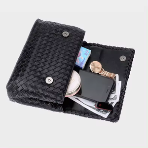 Guangzhou Fabricant Dames Vintage Pur Cuir Tissé Chaîne Aisselle Sacs À Bandoulière <span class=keywords><strong>Pas</strong></span> <span class=keywords><strong>Cher</strong></span> Femmes Chic Personal Sacs À <span class=keywords><strong>Main</strong></span> Petit - Product Image 3