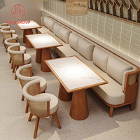 Ensemble de mobilier de restaurant commercial moderne, table en marbre, chaises en rotin tressé, canapé en cuir, banquettes, café, hôtel