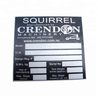 Plaques signalétiques en aluminium imprimées aux UV personnalisées Panneaux métalliques gravés au laser avec armure de toute forme Plaque métallique étiquetée