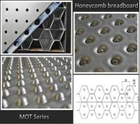 Tables optiques isolées par vibration pour laboratoire, avec noyaux en nid d'abeille en acier, pour l'informatique quantique et la bio-photonique.