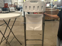 Chaise pliante haute en plastique avec structure métallique, portable, empilable, résistante à l'eau, pour événements extérieurs, banquets et repas en plein air