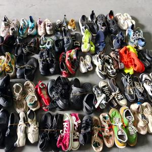 <span class=keywords><strong>Scarpe</strong></span> Usate Miste in Balle per Uomo e Donna, Vendita all'Ingrosso di Fabbrica - Product Image 2