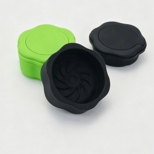 Molinillo de Hierbas de Silicona de Grado Alimenticio que Brilla en la Oscuridad con Contenedor Integrado para Tabaco Molido, Hierbas y Papel de Liar - Product Image 4
