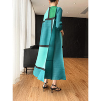 Robe plissée style accordéon color-block pour femme, nouvelle collection Printemps 2026, coupe flatteuse, col halter, grandes tailles, White Dove Pleats