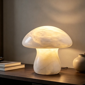 Lampe de table en marbre naturel, base évasée en pierre translucide, intensité variable, CRI 90 élevé, design post-moderne pour chambre d'hôtel - Product Image 1