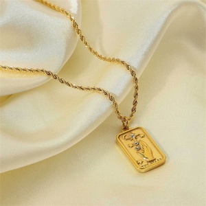 สร้อยคอจี้ทรงสี่เหลี่ยมประดับเพชร CZ ชุบทอง สร้อยสแตนเลสสตีลยอดนิยมสำหรับผู้หญิง เหมาะสำหรับงานแต่งงาน งานหมั้น หรือเป็นของขวัญ - Product Image 3