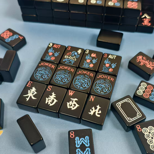 Juego de Mahjong Americano Negro de Lujo |   166 azulejos grandes con números, 4 soportes y estuche |   Azulejos Elegantes Tallados a Mano - Product Image 4