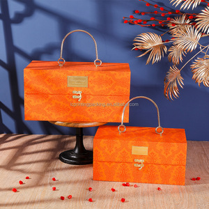 Boîte-cadeau en papier de texture vintage de luxe avec poignée en métal pour faveurs de mariage - Product Image 3