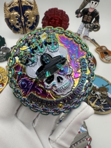 Pins de solapa de metal de latón y hierro personalizados, monedas de desafío, recuerdos personalizados - Chapado en oro, troquelado, con temática deportiva, fundido - Product Image 1