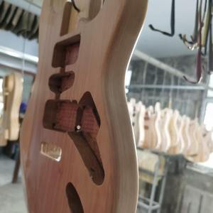 <span class=keywords><strong>Guitarra</strong></span> Eléctrica de Alta Calidad con Pastilla Profesional, Cuerpo de Caoba y Mástil de Arce - Product Image 3