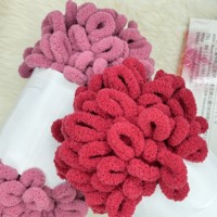 Fil à tricoter en chenille épaisse 100 % polyester, teint et texturé, doux au toucher, pour couvertures, oreillers et tapis.