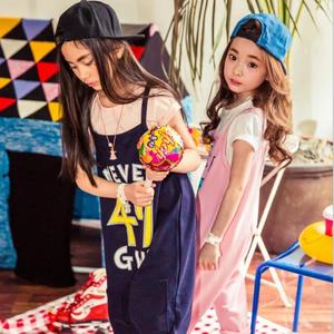 Conjunto de Ropa Familiar Navideña de Alta Calidad con Estampado de Chica India Atractiva - Product Image 3