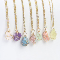 Collier pendentif en pierre brute naturelle enroulée de fil, breloque en cristal de guérison naturelle pour la fabrication de bijoux et cadeaux, vente en gros
