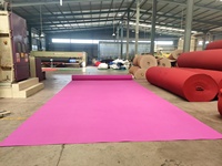 Tapis de mariage rose 100% polyester, tapis d'exposition aiguilleté, tapis mural pour événements, extérieur et fêtes, en provenance de Chine