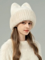 Damen Wintermütze aus Wollmischung, handgestrickt, mit niedlichen Bärenohren, warm und stilvoll.