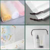 Sac de courses en plastique PE givré à cordon coulissant, étanche, avec logo personnalisé, idéal pour chaussures, vêtements et voyages en famille