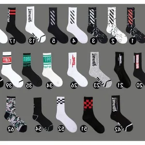 Niedrigerer Preis Atmungsaktive Standard dicke Long Tube Men Casual Socken im Herbst