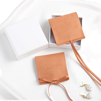 Pochette à bijoux en velours avec logo personnalisé, sac de rangement en microfibre douce, emballage cadeau à cordon pour bagues, boucles d'oreilles, bracelets